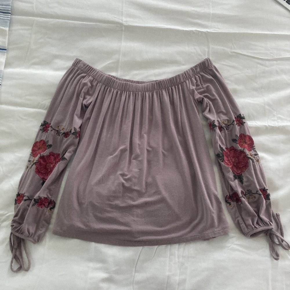 AE Floral Sleeve Off the Shoulder Shirt XS